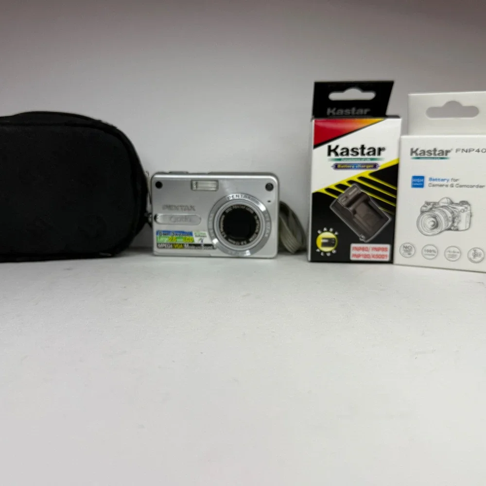 Pentax Optio S5z Silver Digital Camera 5.0MP 3x Zoom Bundle with Charger‎ Case